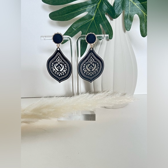 Edgy Art Nouveau Dangle Earrings - Stylish Ornate Earrings - Bohemian Earrings - Picture 3 of 9